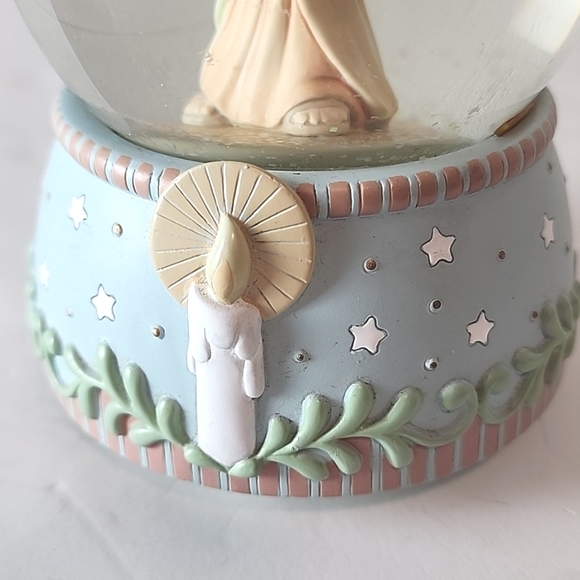 2008 Precious Moments musical snow globe - Picture 4 of 7